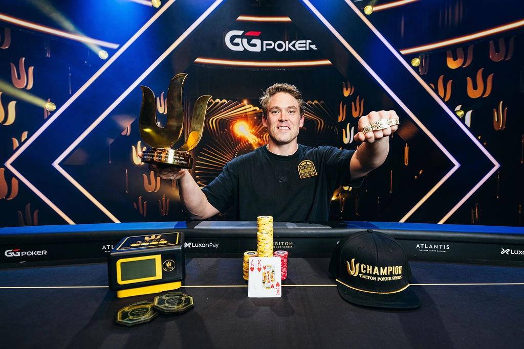 Alex Foxen Wins the Main Event