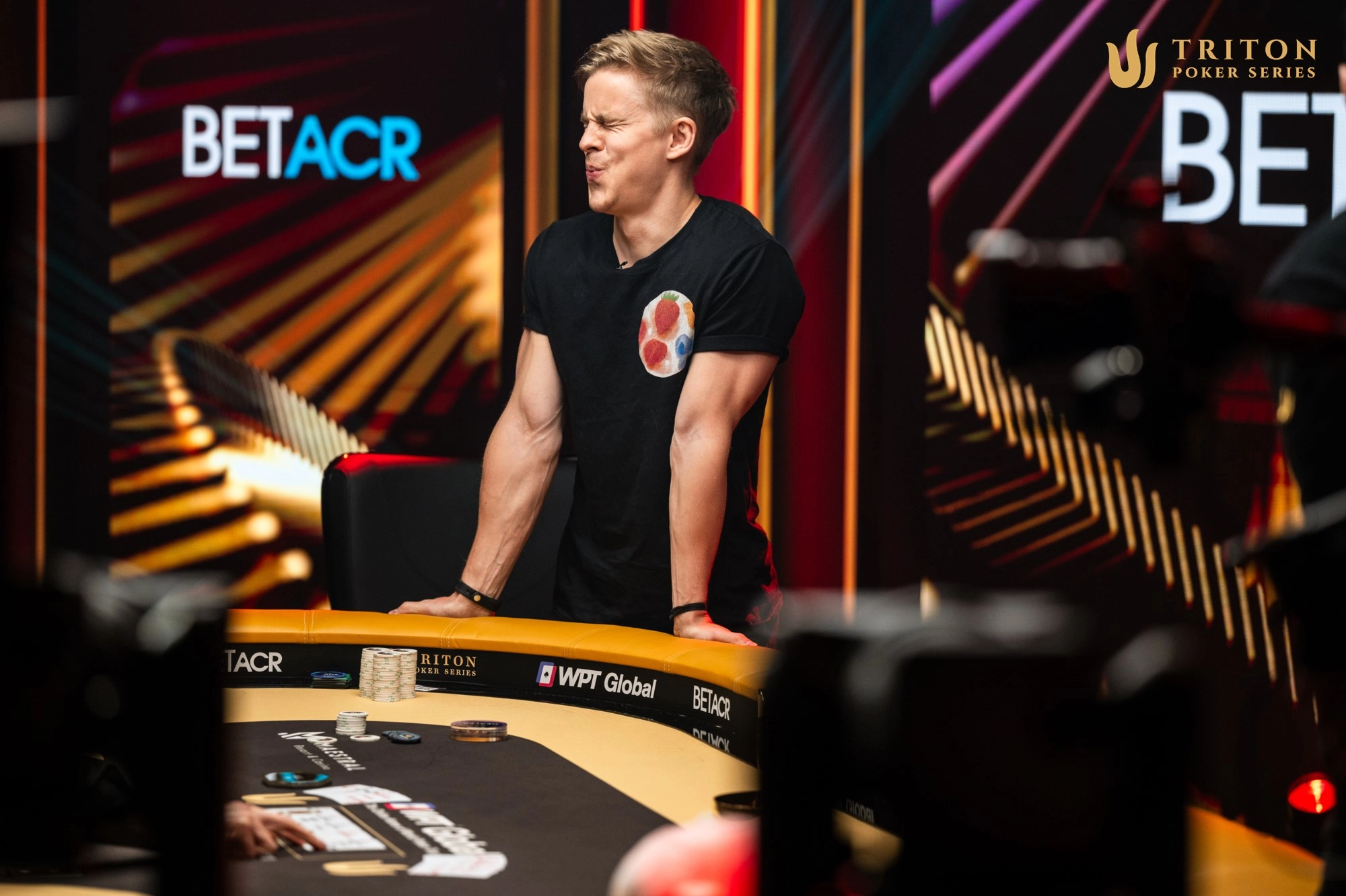 Martin Dam sees the river card that ended his tournament