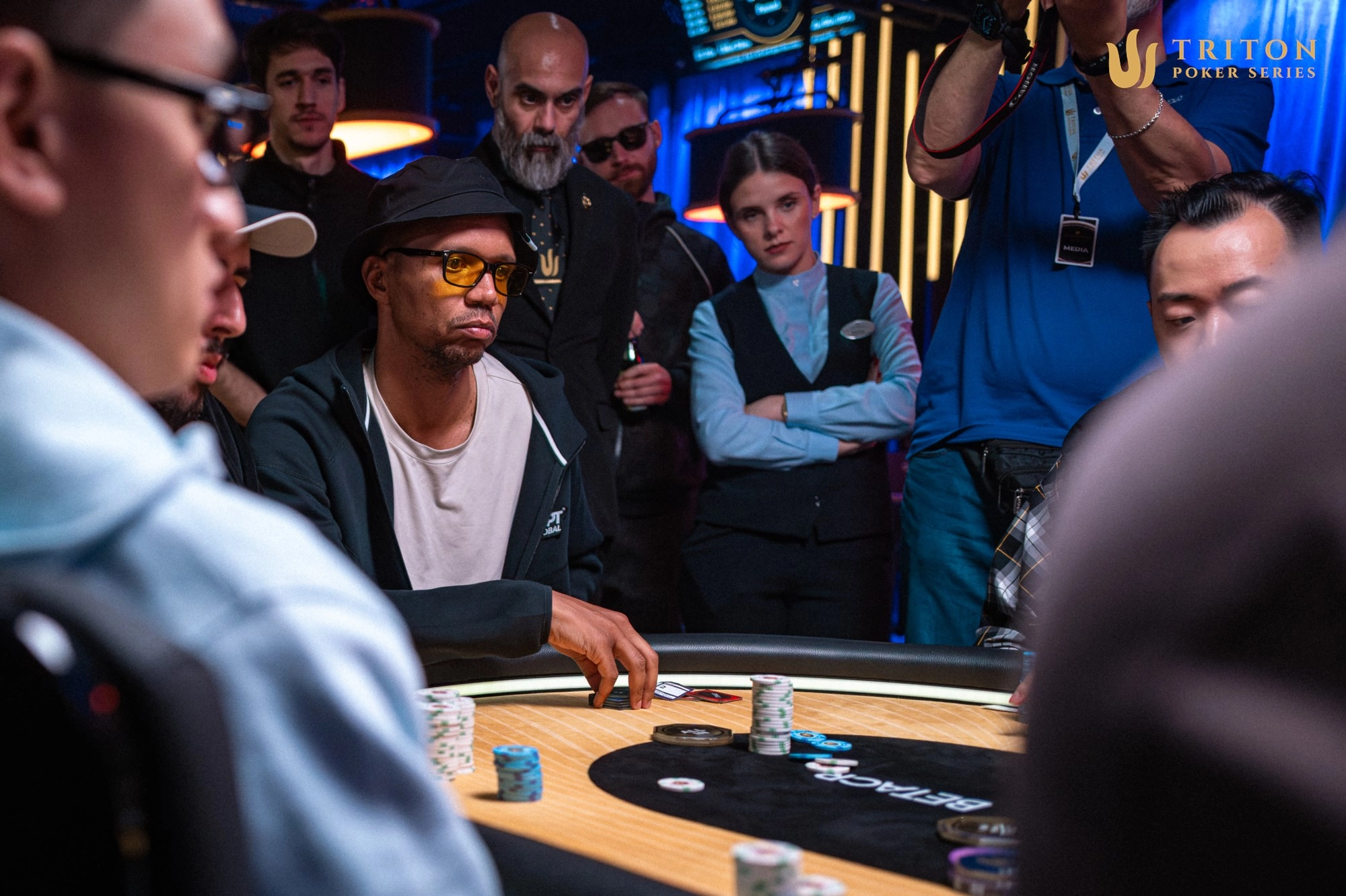Phil Ivey eliminated on the stone bubble