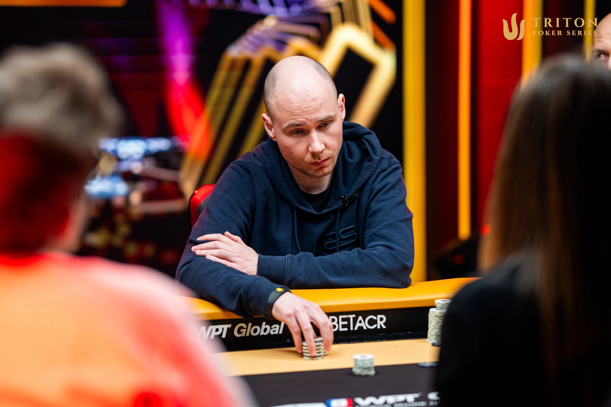 Tobias Schwecht: Overnight chip leader out in sixth